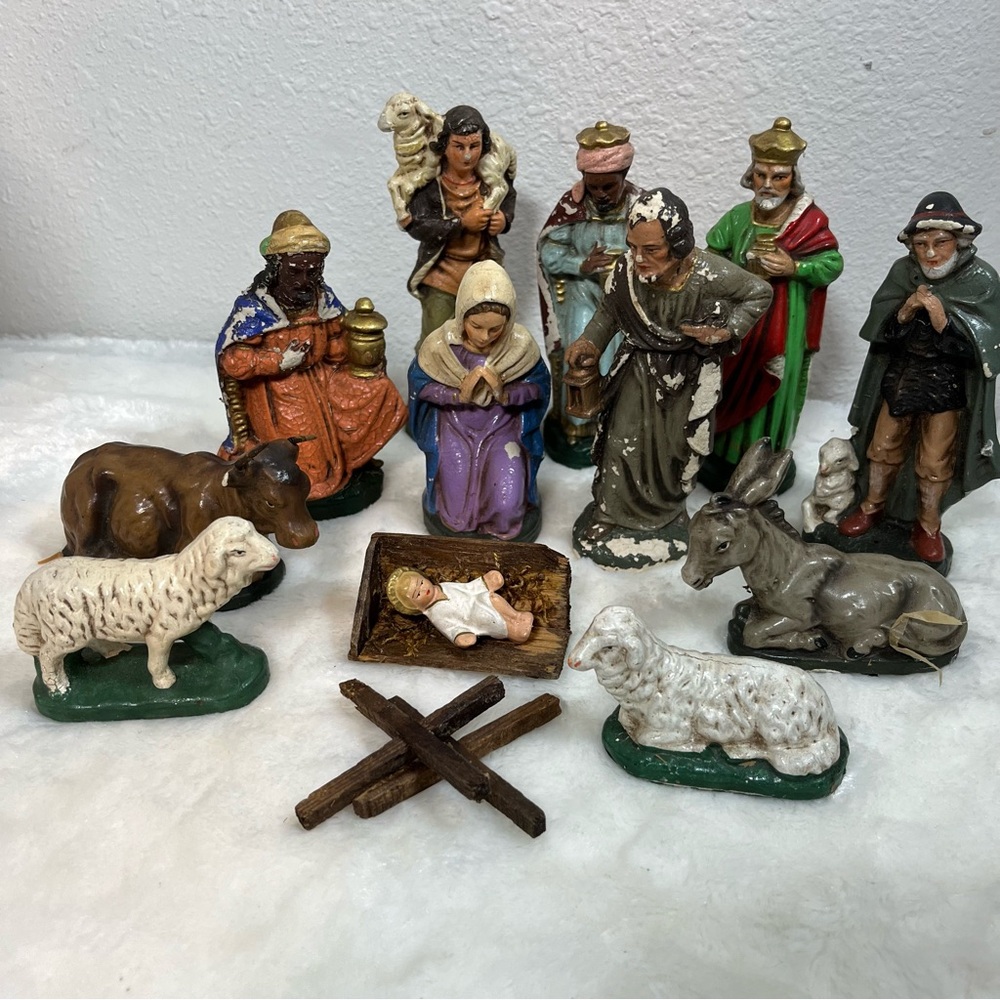 Vintage Nativity Set *** SEE PHOTOS ***